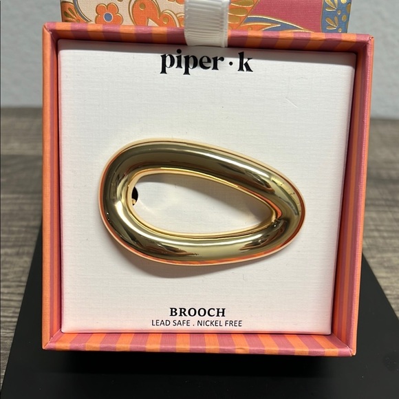 Piper K | Oval Brooch ✨ - Picture 1 of 6